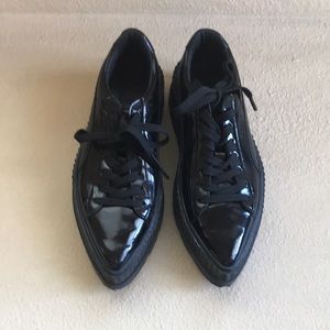 Wedge black sneakers with lace